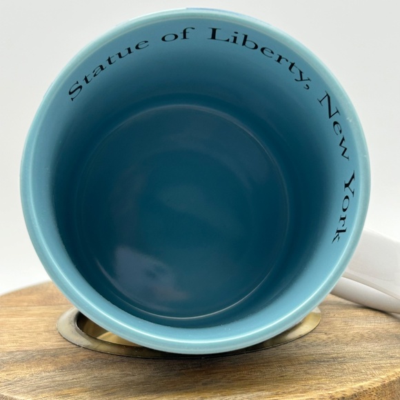 Statue of Liberty 2014 Souvenir Mug, New York Skyline, Ceramic 3-D Embossed EUC - Picture 2 of 6